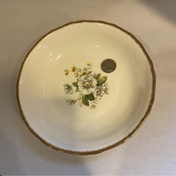 Single Replacement Canonsburg Plate - 7 3/8" Royal Wilton Magnolia 22k Gold Rim - Picture 8 of 9